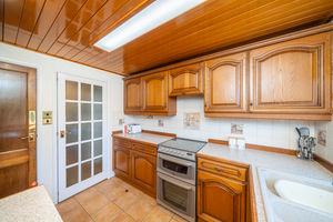 KITCHEN- click for photo gallery